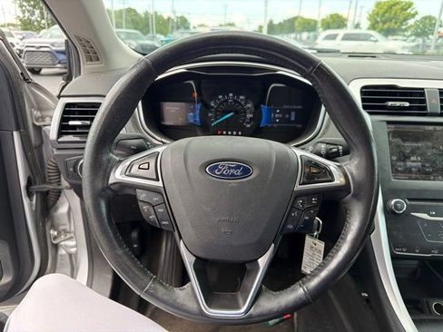 Used 2014 Ford Fusion SE FWD image 18