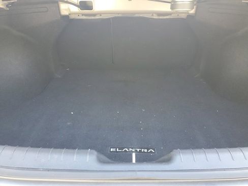 Used 2022 Hyundai Elantra Limited w/ Cargo Package image 15