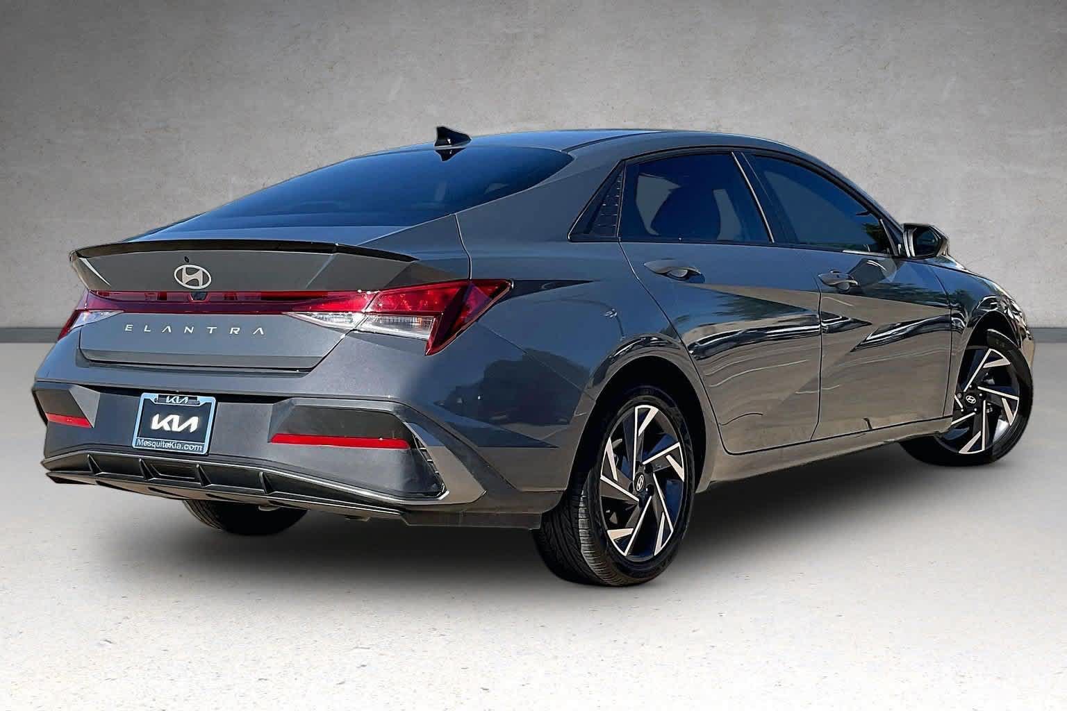 Used 2025 Hyundai Elantra Sport FWD image 20