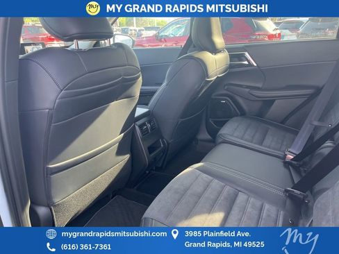 New 2026 Mitsubishi Outlander SE AWD/4WD image 21