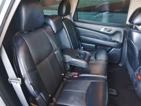 Used 2019 Nissan Pathfinder SL AWD/4WD image 18