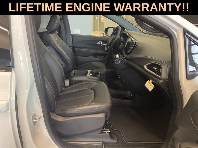 New 2026 Chrysler Pacifica Select w/ S Appearance Package AWD/4WD image 40