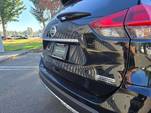 Used 2019 Nissan Rogue S image 13