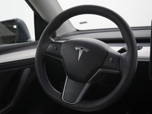 Used 2022 Tesla Model Y Performance image 14
