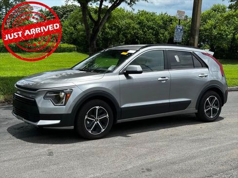Used 2024 Kia Niro LX FWD image 2