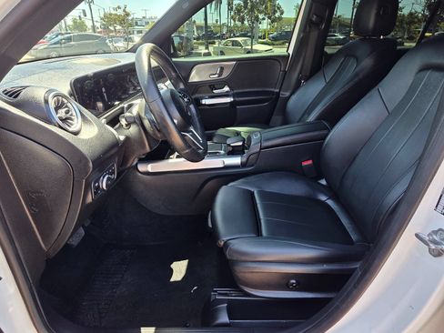 Used 2021 Mercedes-Benz GLB 250 w/ Premium Package image 18