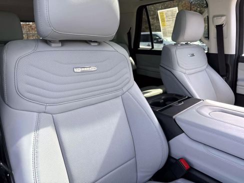 Used 2025 Ford Expedition Max Platinum w/ Platinum Ultimate Package image 11