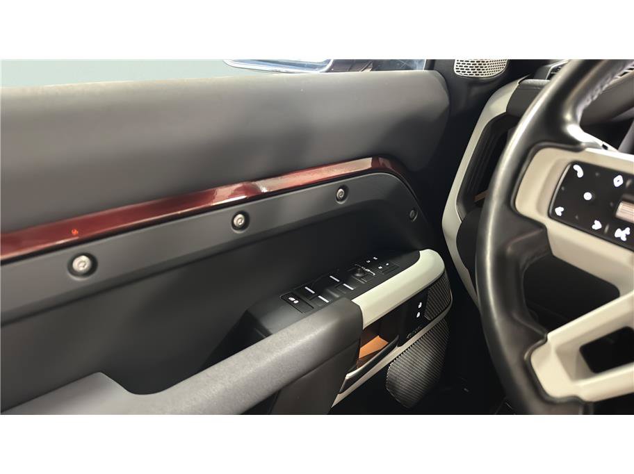 Used 2023 Land Rover Defender 130 SE AWD/4WD image 37