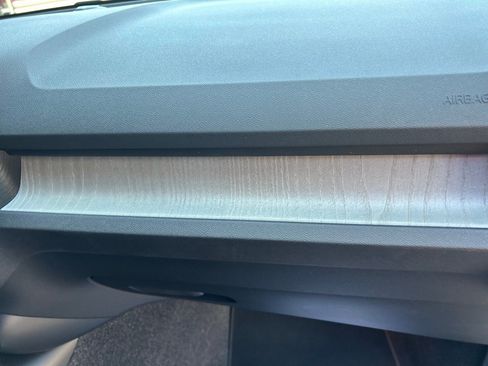 Certified 2025 Volvo XC40 B5 Plus image 18