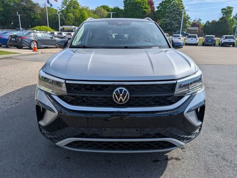 Used 2023 Volkswagen Taos SE AWD/4WD image 9