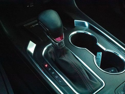 Certified 2024 Chevrolet Traverse RS image 25