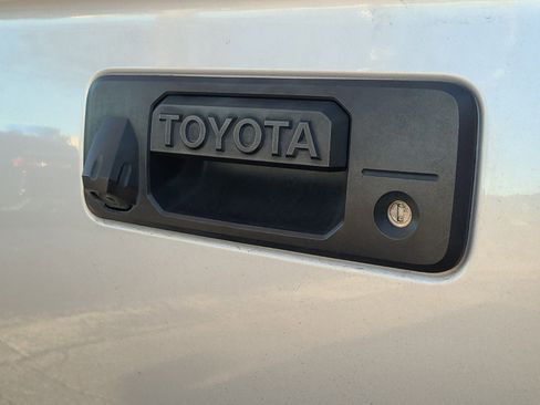 Used 2014 Toyota Tundra Platinum image 31