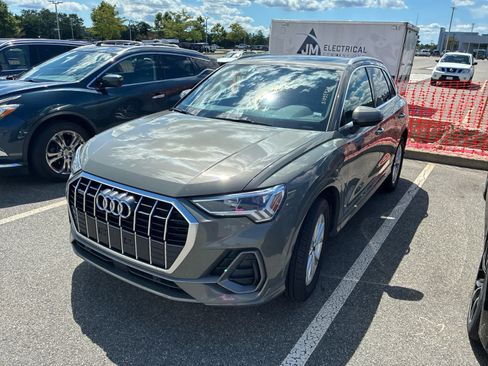 Used 2025 Audi Q3 2.0T Premium AWD/4WD image 2