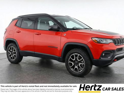 Used 2025 Jeep Compass Trailhawk AWD/4WD image 1