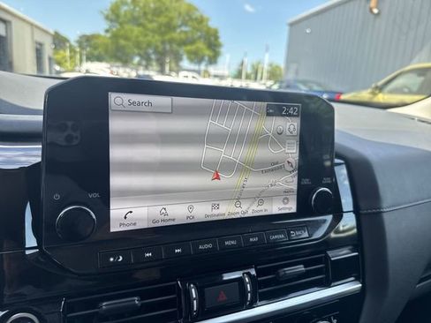 Used 2023 Nissan Pathfinder SL FWD image 22