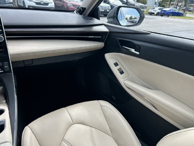 Used 2020 Toyota Avalon XLE w/ Moonroof Package FWD image 16