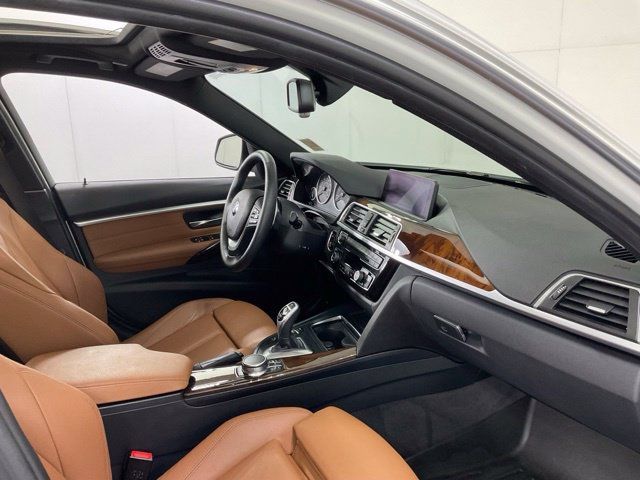 Used 2017 BMW 330i xDrive Sedan AWD/4WD image 32