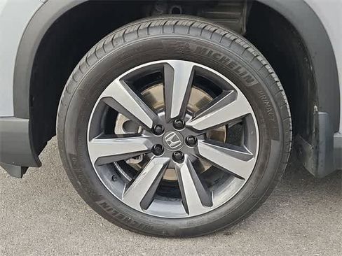 Used 2025 Honda Pilot Touring image 14