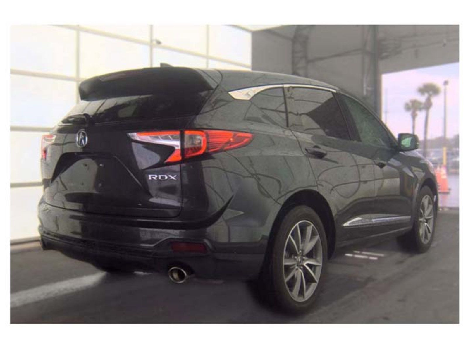 Used 2020 Acura RDX w/ Technology Package FWD image 2