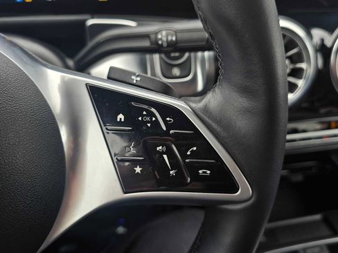 Used 2025 Mercedes-Benz GLB 250 GLB 250 image 35