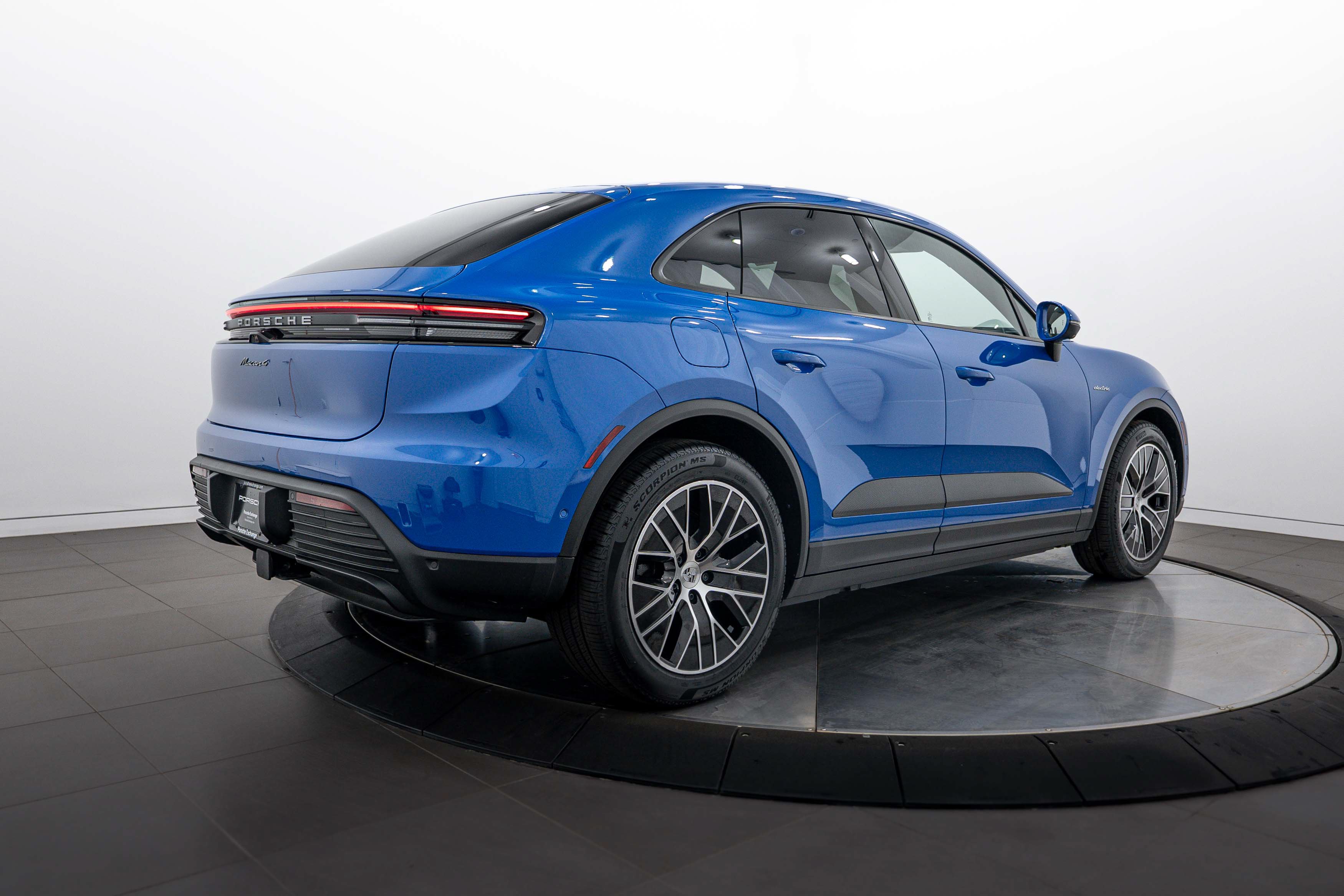 Certified 2026 Porsche Macan 4 Electric AWD/4WD image 7