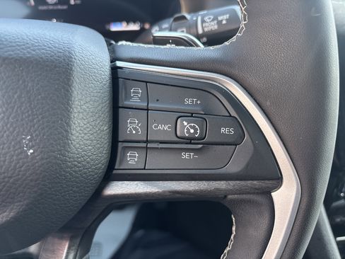 Used 2025 Jeep Grand Cherokee L Limited w/ Luxury Tech Group II image 21