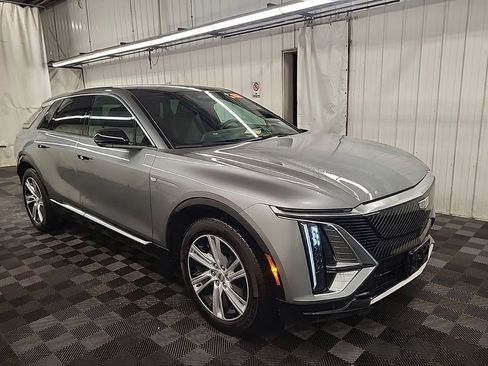 Used 2024 Cadillac Lyriq Tech RWD image 3