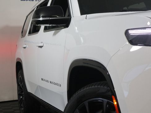 New 2026 Jeep Grand Wagoneer Summit AWD/4WD image 3