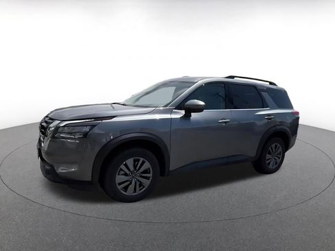 Used 2025 Nissan Pathfinder SV AWD/4WD image 8