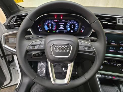 Used 2025 Audi Q3 2.0T Premium w/ Convenience Plus Package AWD/4WD image 16