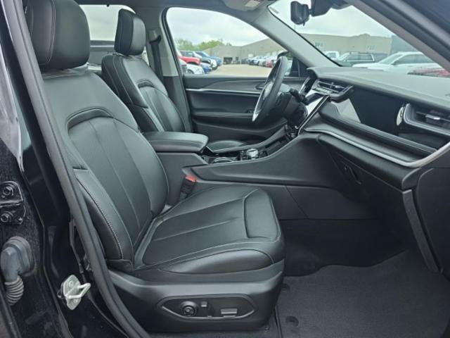 Used 2023 Jeep Grand Cherokee Limited w/ Luxury Tech Group II AWD/4WD image 20