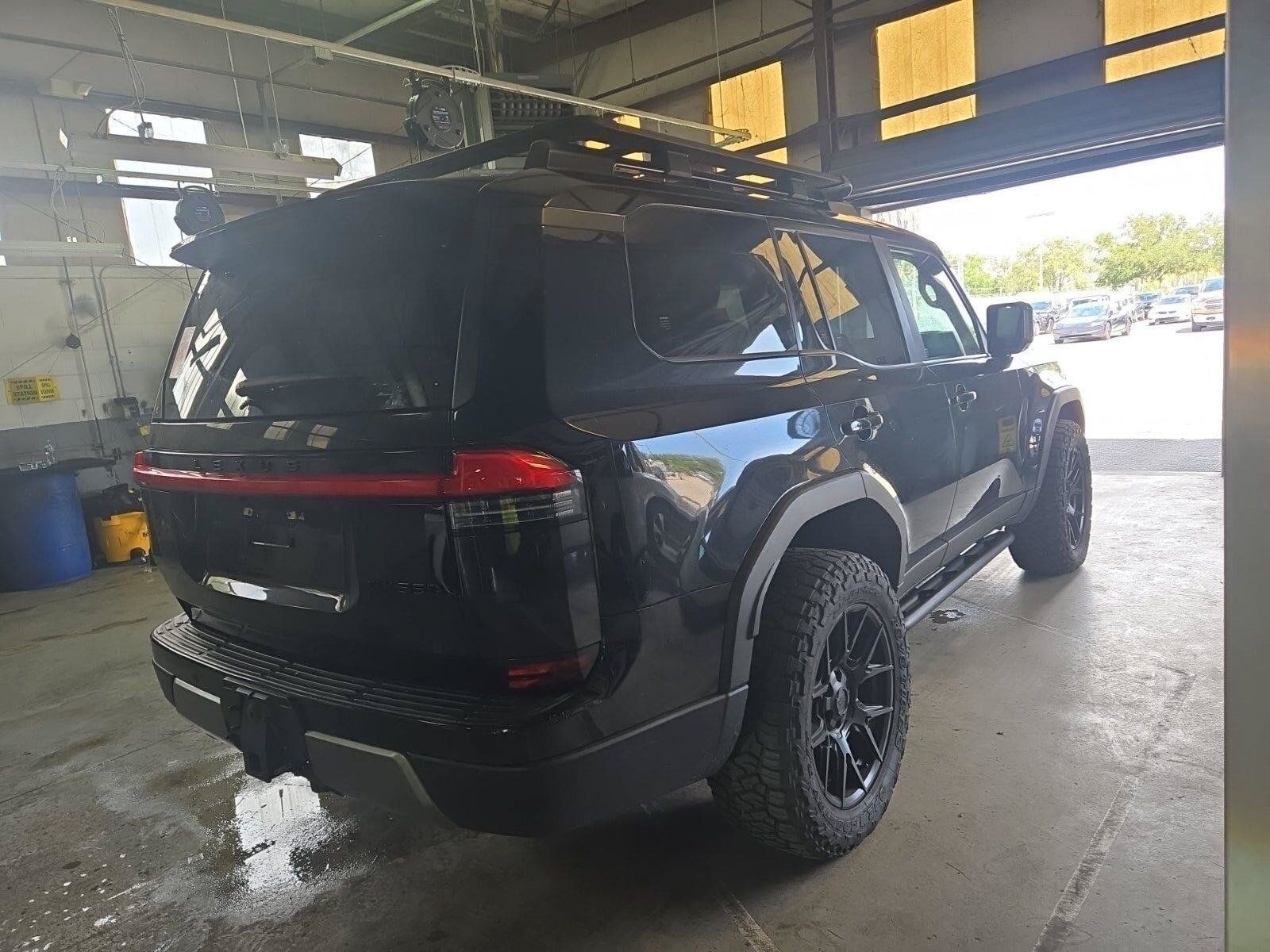 Used 2024 Lexus GX 550 AWD/4WD image 2