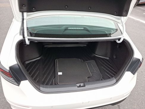 Used 2023 Honda Accord EX-L image 39