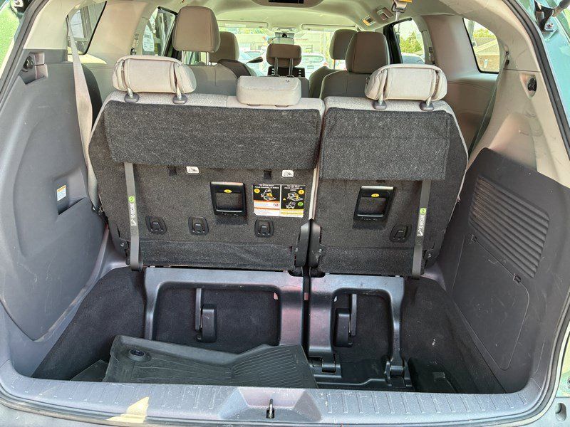 Used 2023 Toyota Sienna LE AWD/4WD image 18