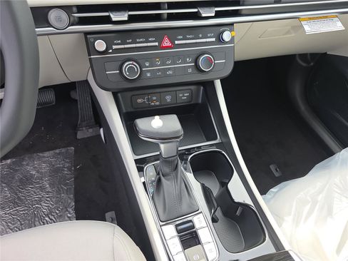 New 2026 Hyundai Tucson SE image 17