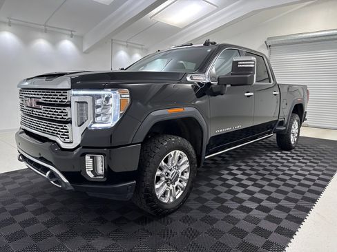 Used 2023 GMC Sierra 2500 Denali w/ Denali Ultimate Package AWD/4WD image 3