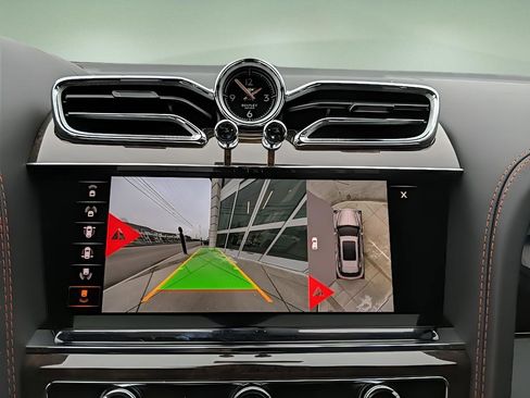 Used 2023 Bentley Bentayga Extended Wheelbase image 27