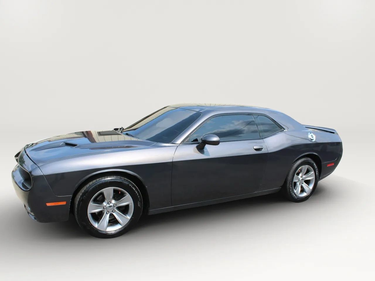Used 2018 Dodge Challenger SXT RWD image 5