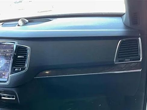 Used 2016 Volvo XC90 T6 Momentum w/ Momentum Plus Package AWD/4WD image 9