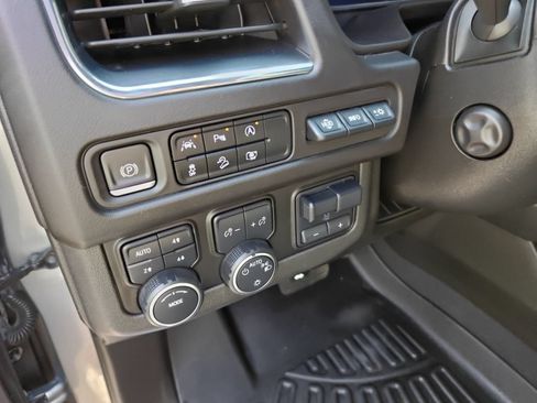Used 2023 Chevrolet Suburban Premier w/ Premium Package AWD/4WD image 18