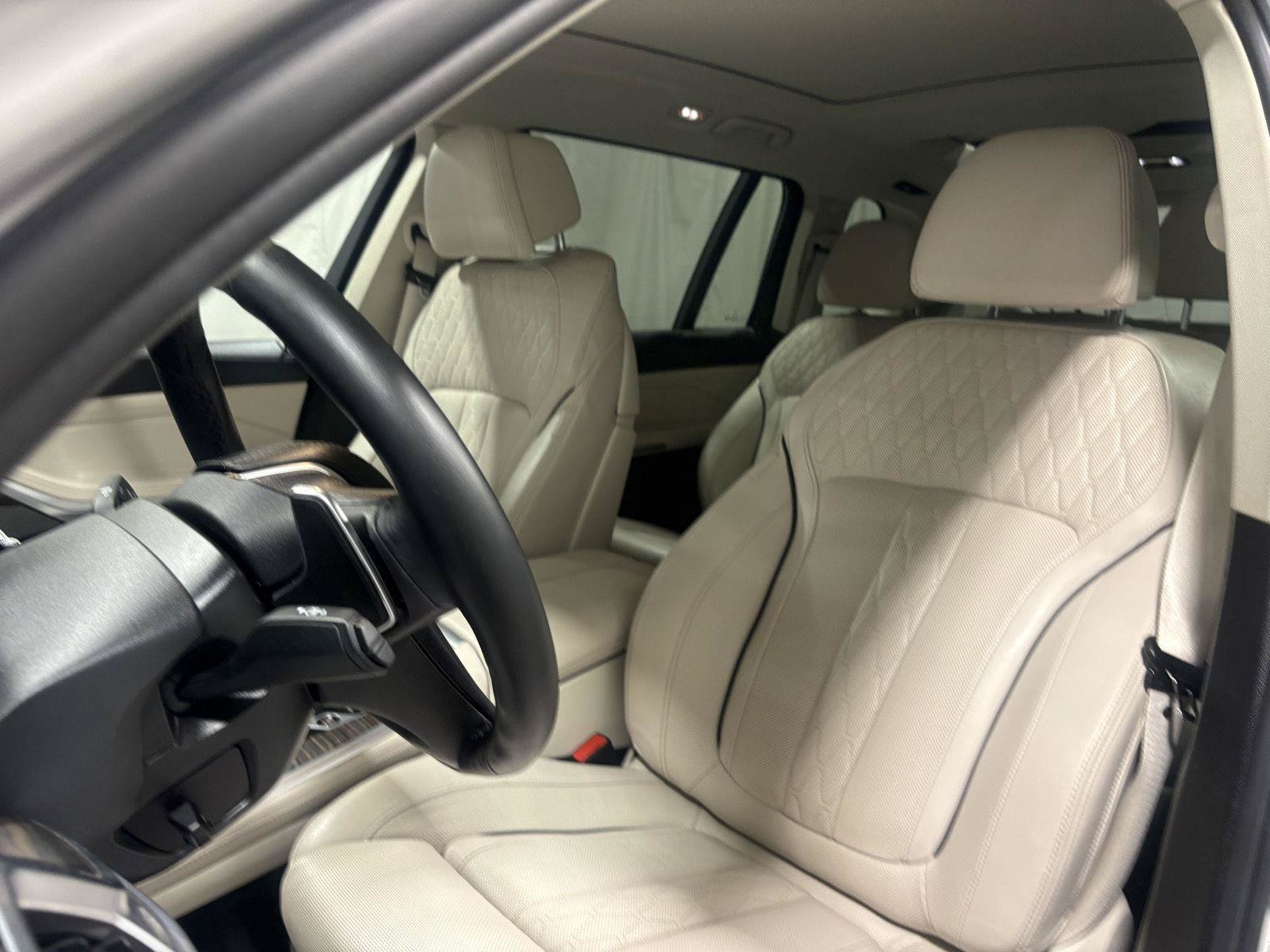 Used 2024 BMW X7 xDrive40i w/ Executive Package AWD/4WD image 3