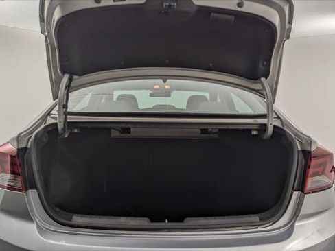 Used 2020 Hyundai Elantra SEL image 18