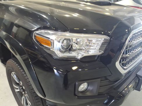 Used 2016 Toyota Tacoma TRD Sport w/ Towing Package RWD image 2
