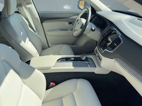 Used 2025 Volvo XC90 B5 Plus image 30