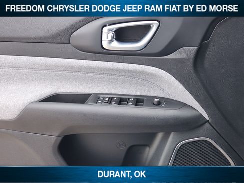New 2026 Jeep Compass Latitude image 17