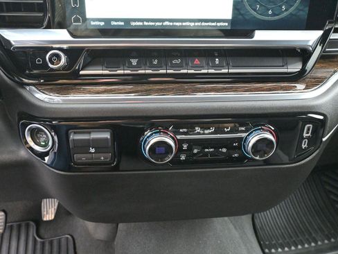 Used 2024 GMC Sierra 2500 SLE w/ SLE Convenience Package image 24