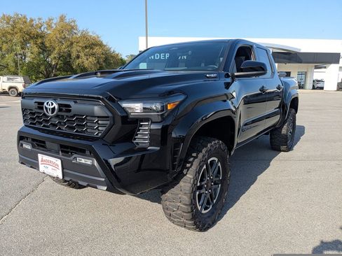 Used 2025 Toyota Tacoma TRD Sport image 8