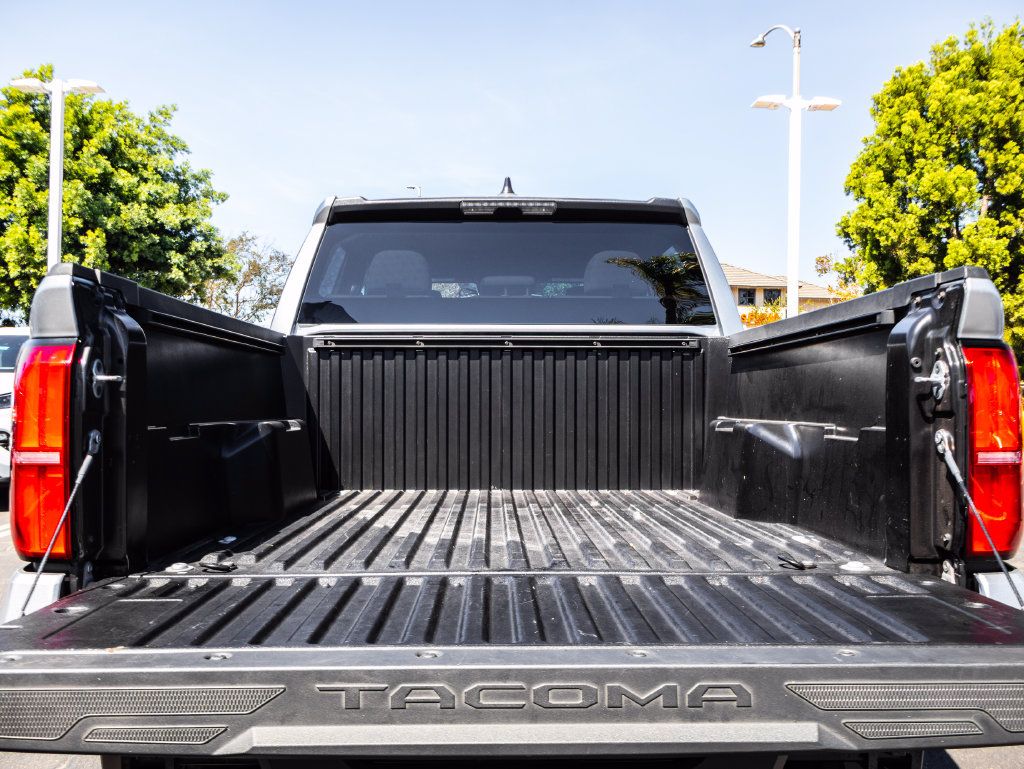 Used 2024 Toyota Tacoma SR5 AWD/4WD image 13