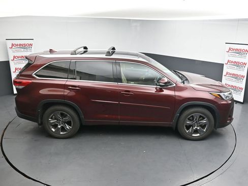 Used 2018 Toyota Highlander Limited Platinum AWD/4WD image 17