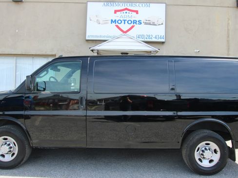 Used 2019 Chevrolet Express 2500 w/ Driver Convenience Package RWD image 5